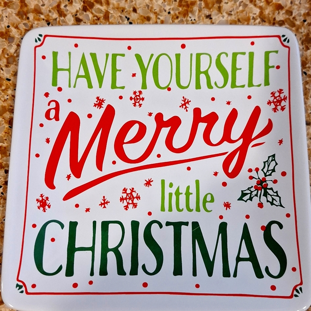 Holly Hill square Christmas dish
